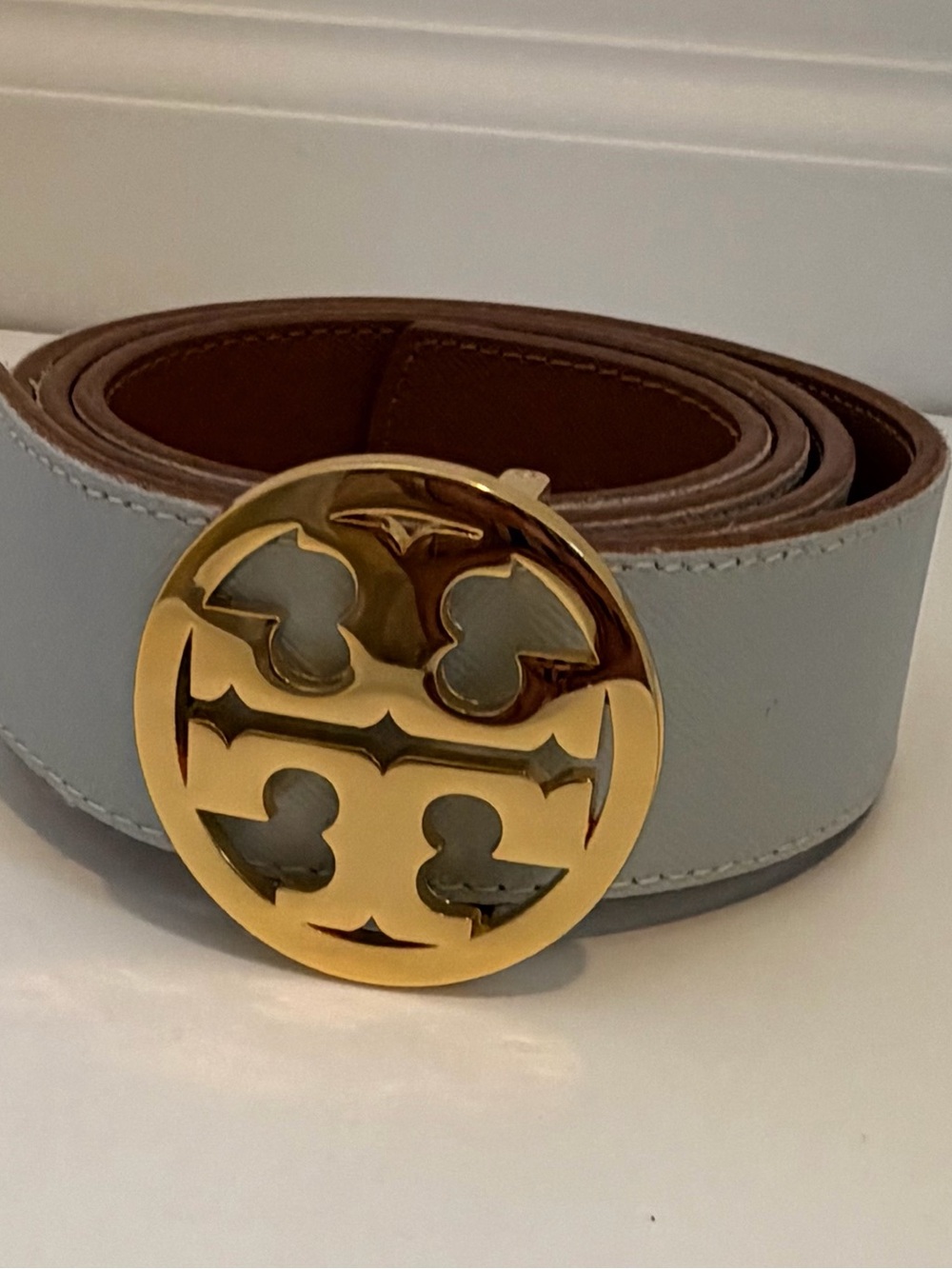 Tory Burch Light Gray Leather Belt with Gold Logo Buckle